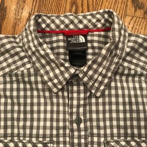 The North Face plaid men’s shirt sleeve shirt
